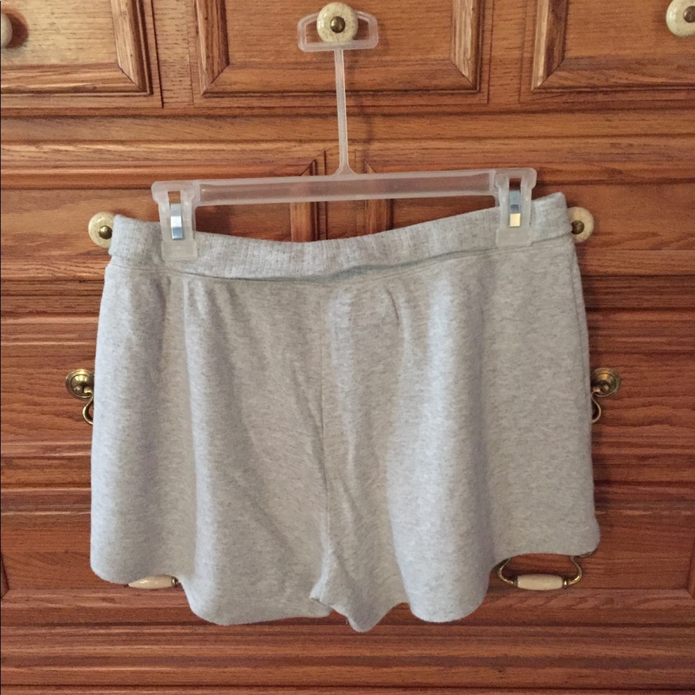 Shorts - Picture 2 of 3